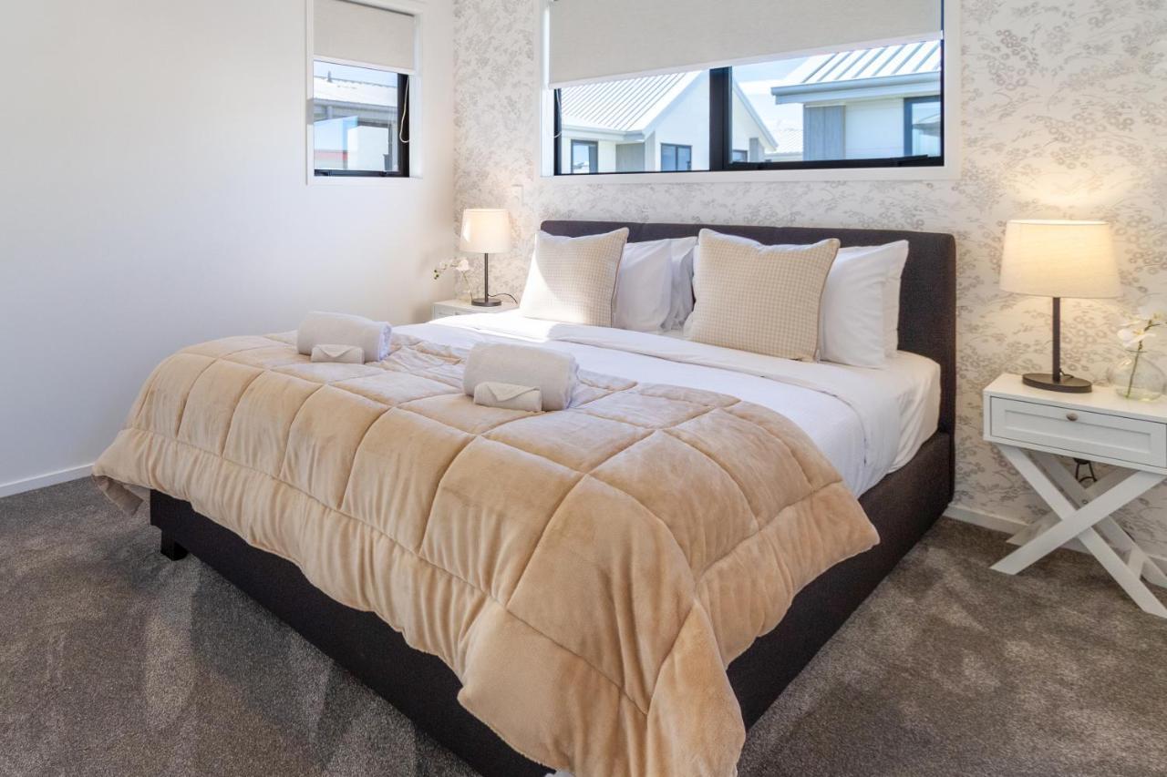 Beachside Bliss: 1 Bed 1 Bath Christchurch Exteriör bild