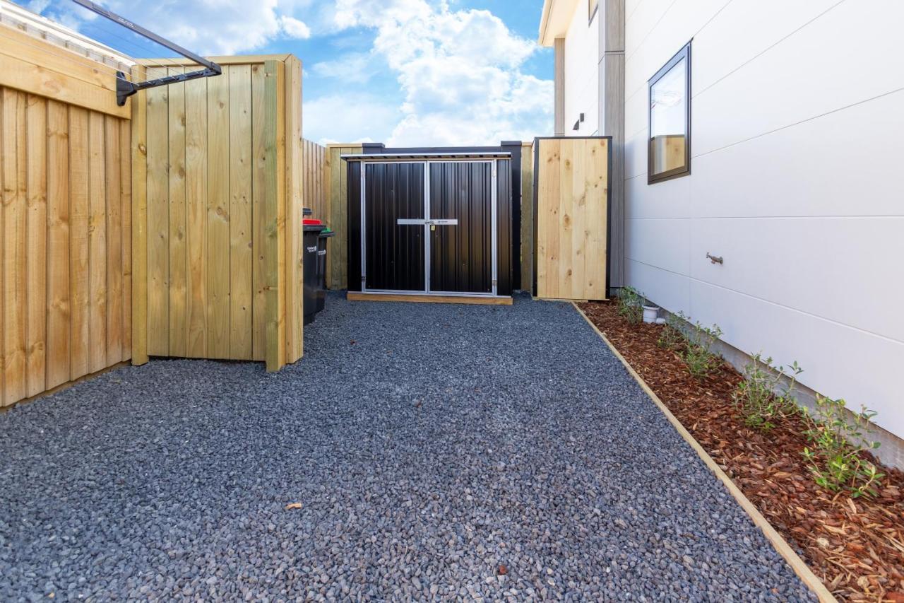 Beachside Bliss: 1 Bed 1 Bath Christchurch Exteriör bild