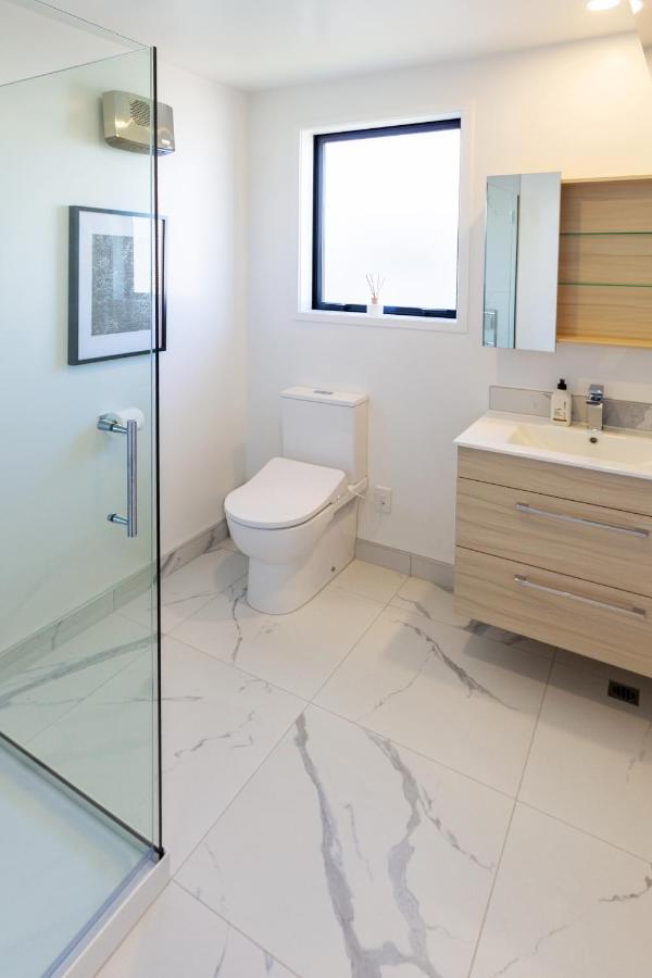 Beachside Bliss: 1 Bed 1 Bath Christchurch Exteriör bild