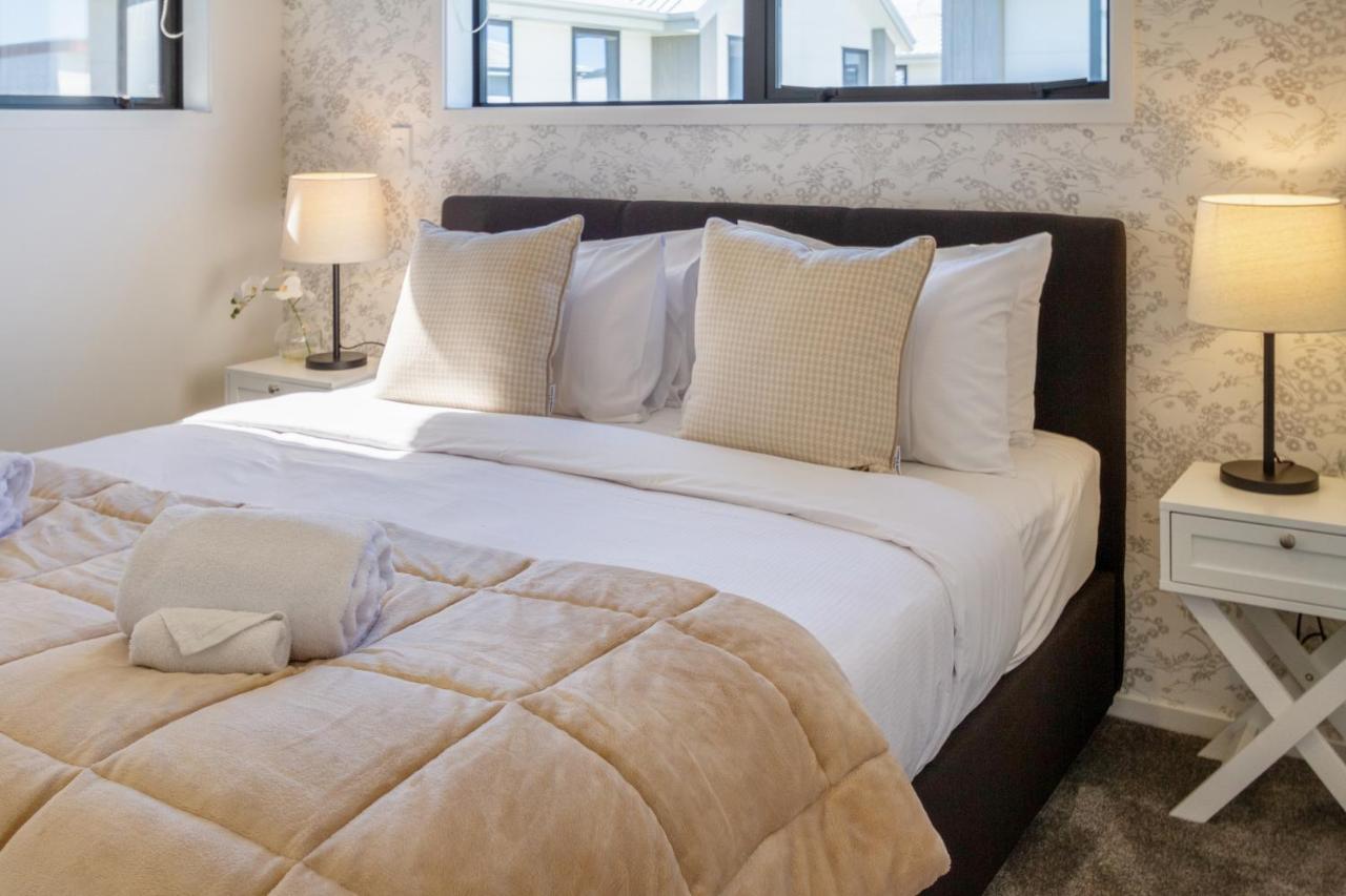 Beachside Bliss: 1 Bed 1 Bath Christchurch Exteriör bild