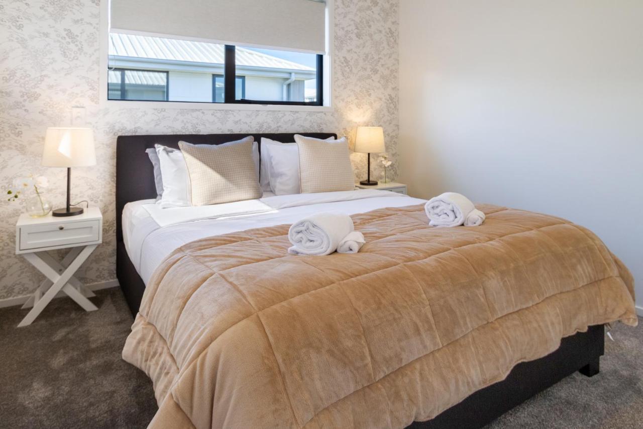 Beachside Bliss: 1 Bed 1 Bath Christchurch Exteriör bild