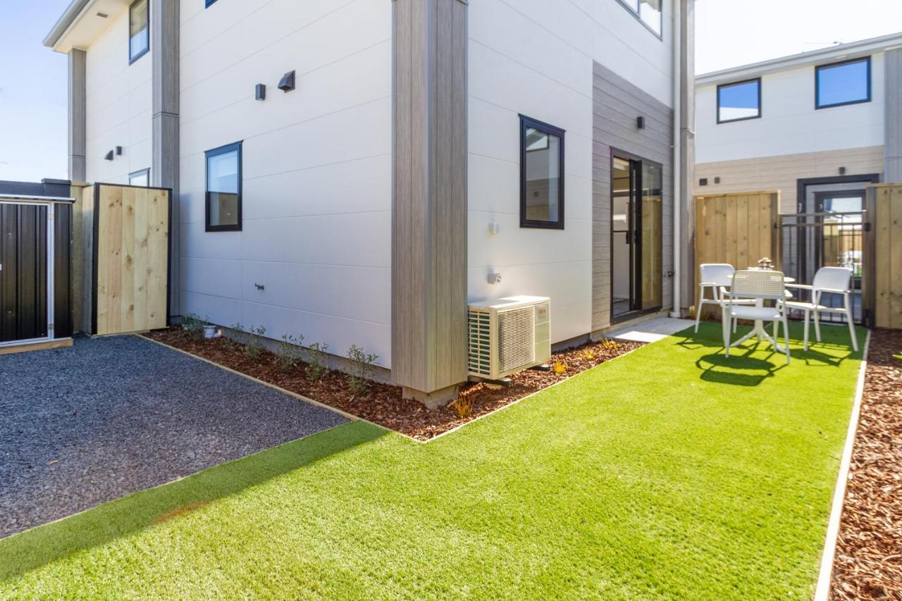 Beachside Bliss: 1 Bed 1 Bath Christchurch Exteriör bild
