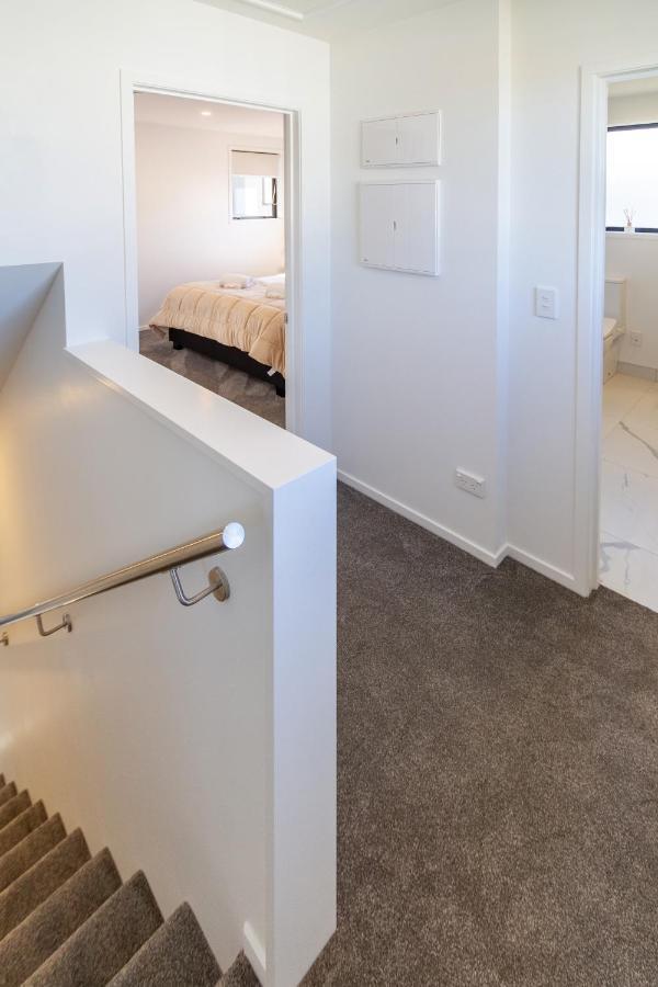 Beachside Bliss: 1 Bed 1 Bath Christchurch Exteriör bild